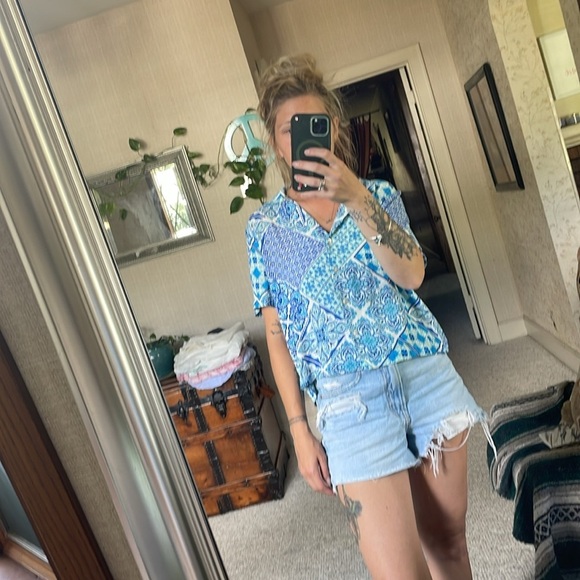 Rose & Olive Vibrant Blue Bohemian Paisley Button Down Crop Blouse - Picture 6 of 12